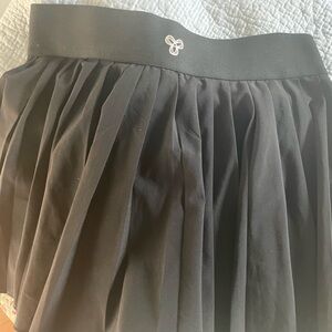 Sporty pleated mini skirt! has built in safety shorts